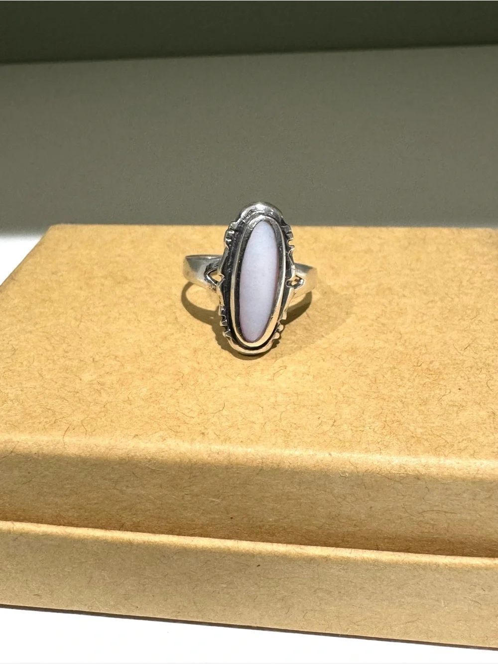Vintage Sterling Silver Mother Of Pearl Oval Stone Ring - Size 7